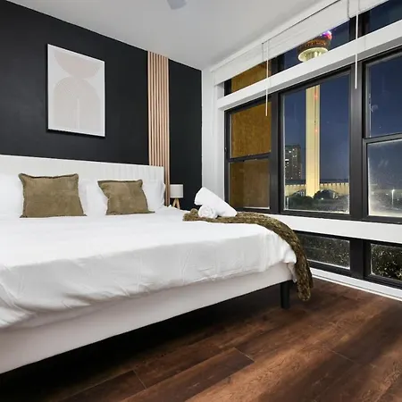 1Br Escape W Pool&Parking, Near Rvrwlk & Conv Ctr Apartment